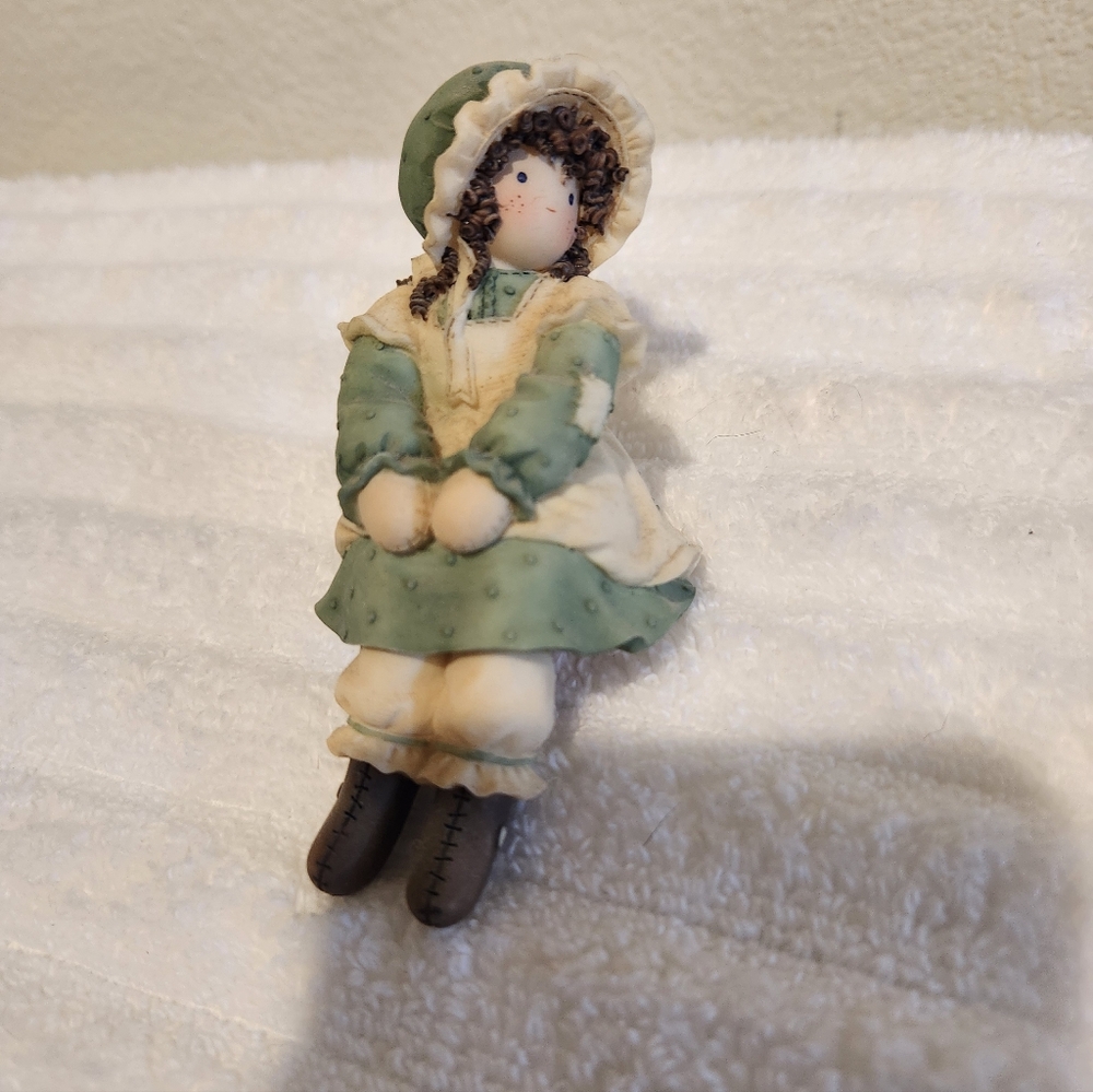 Shelf Sitter Down Pettitcoat Lane Porcelain Doll in Green and Cream
